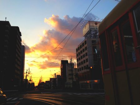 夕暮れと赤信号