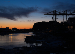 夕景に映える港の風景