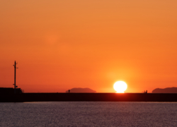 釣り人と落陽と