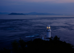豊予海峡は青く暮れて