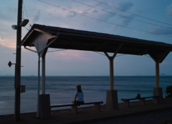 無人駅と麦わら帽の彼女