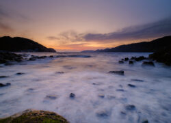 打ち寄せる波とシャッターチャンス