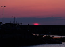 そして夕陽は最後の息をした