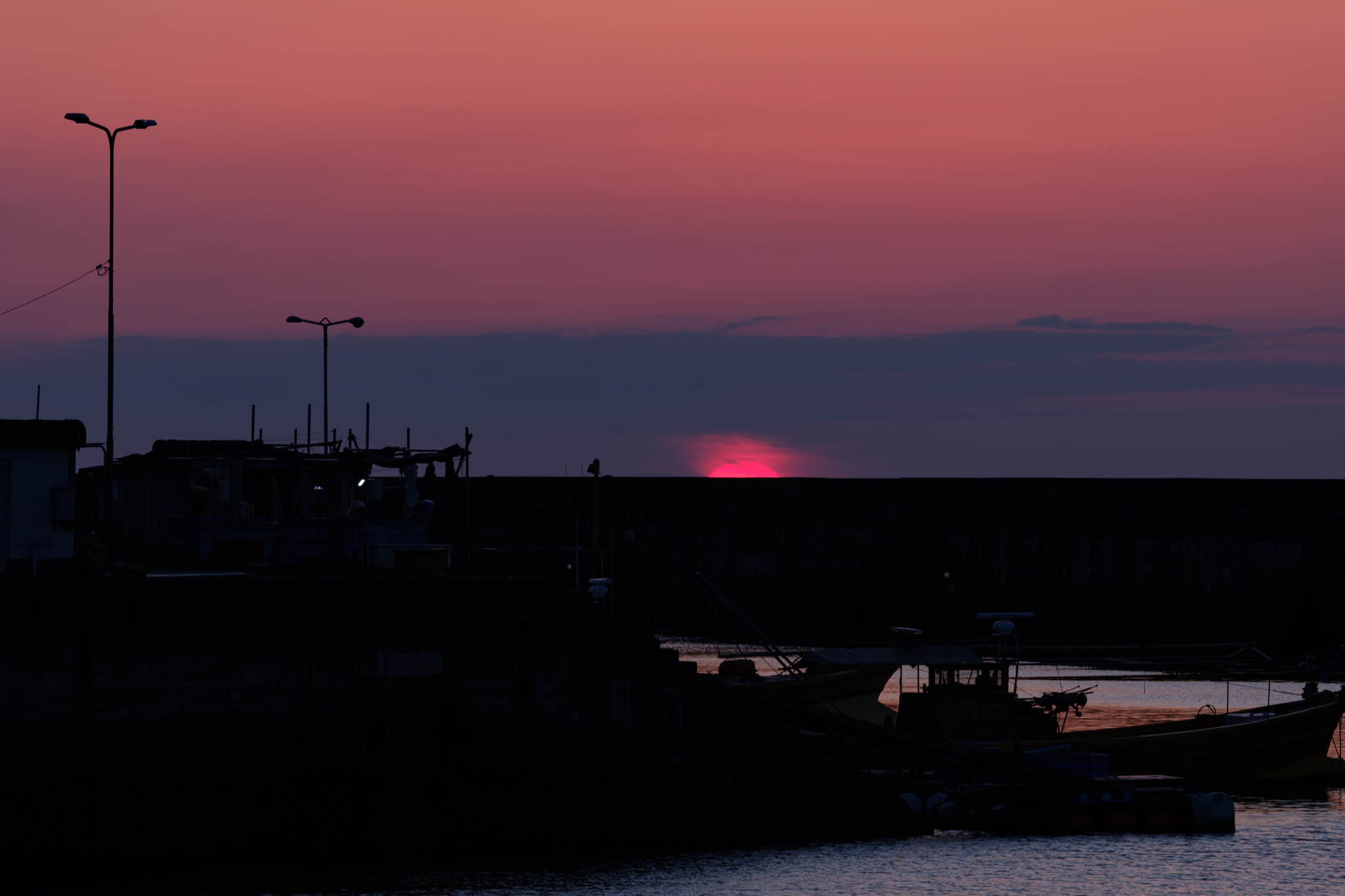 そして夕陽は最後の息をした
